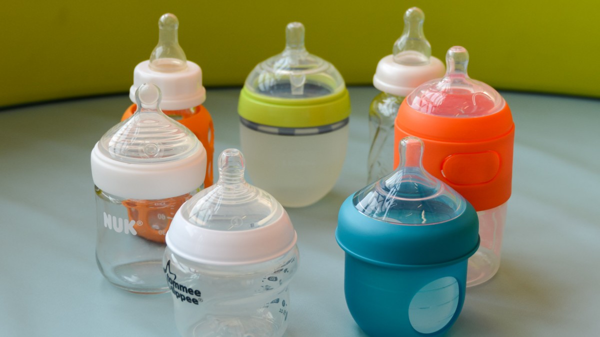 Best Baby Bottle Review (Pictured here are some of the baby bottle competitors. Starting at the top and moving clockwise: The Comotomo, Evenflo...)